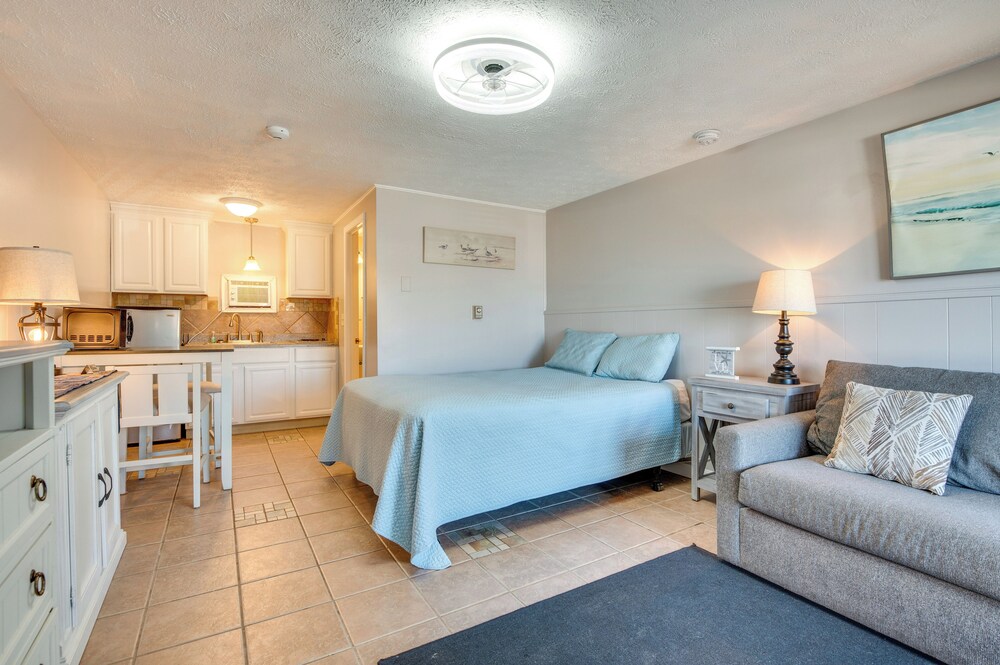 'beachfront 14' Condo on Old Orchard Beach