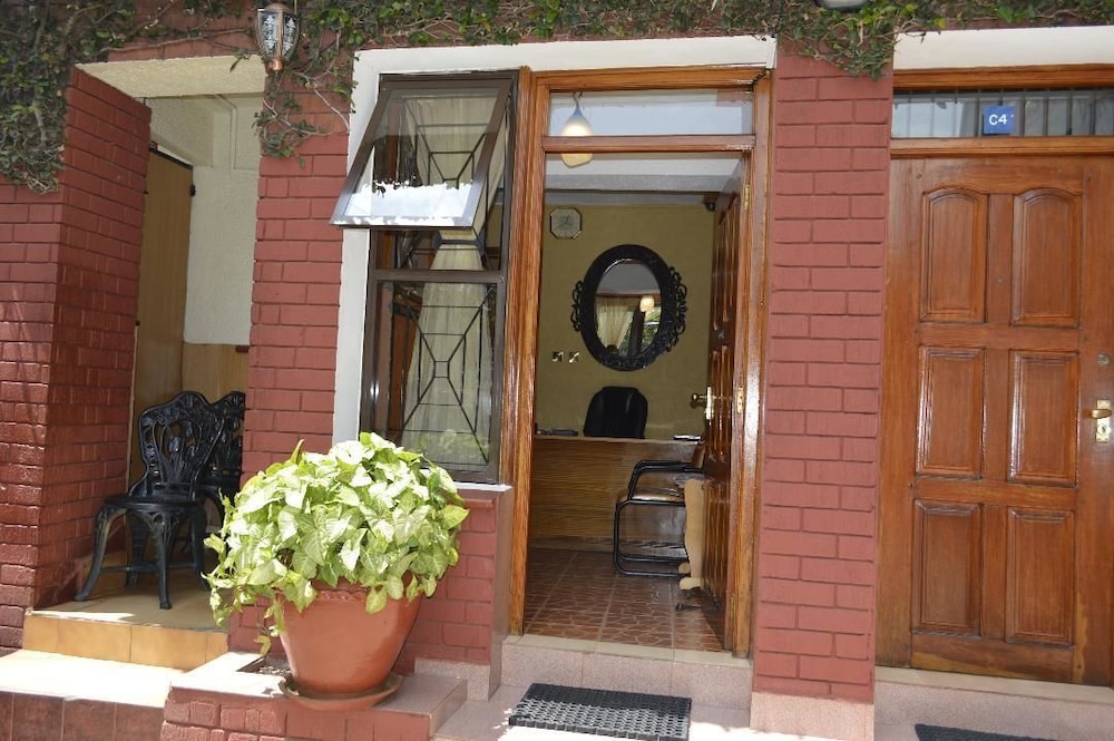 Samra Court