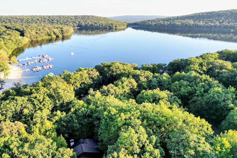 Boulder Pointe by Avantstay Deck Forest Views Boulder Lake Club Passes