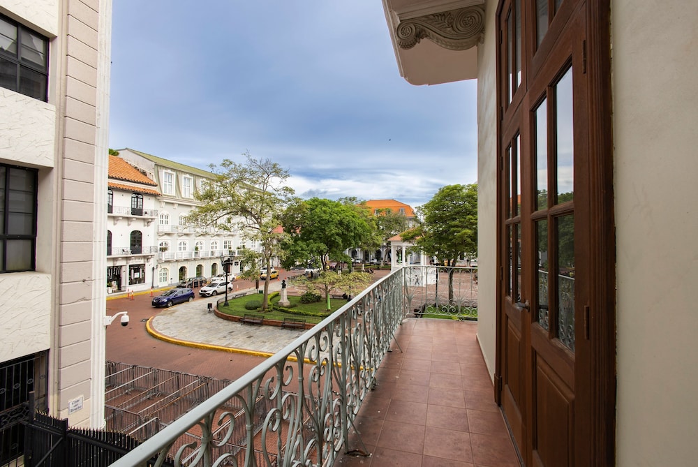 The Plaza Catedral Views by Acomodo Casco Viejo