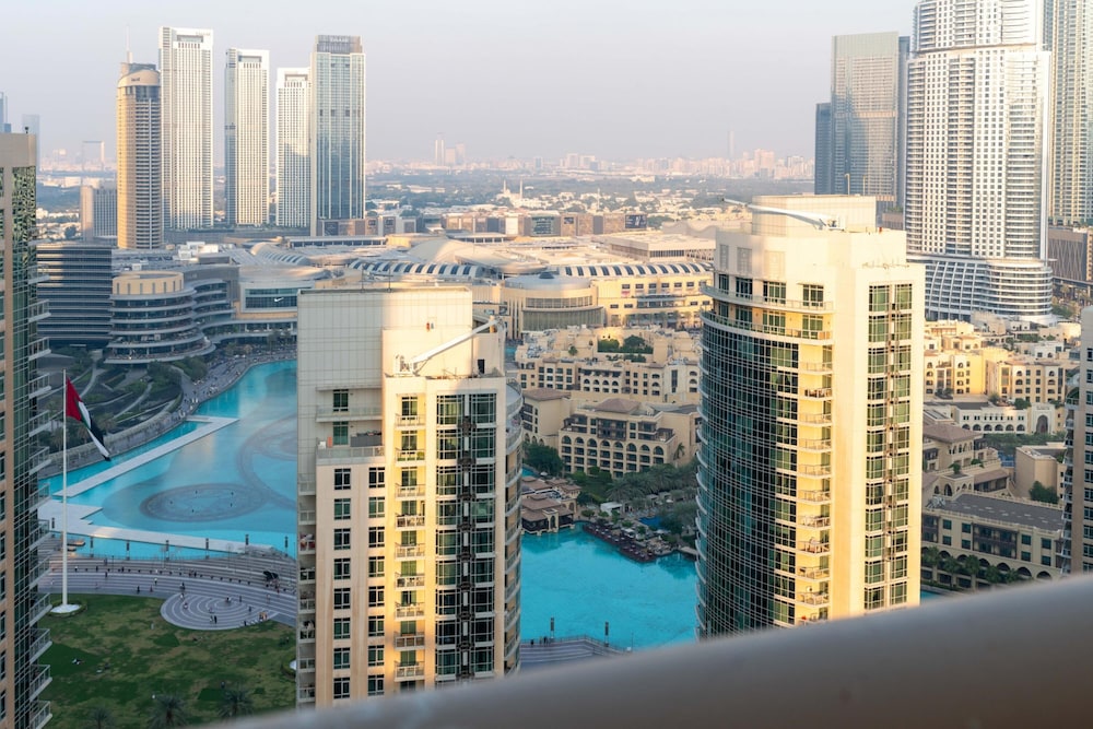 Luxury 2BR Downtown Apt With Burj Khalifa View