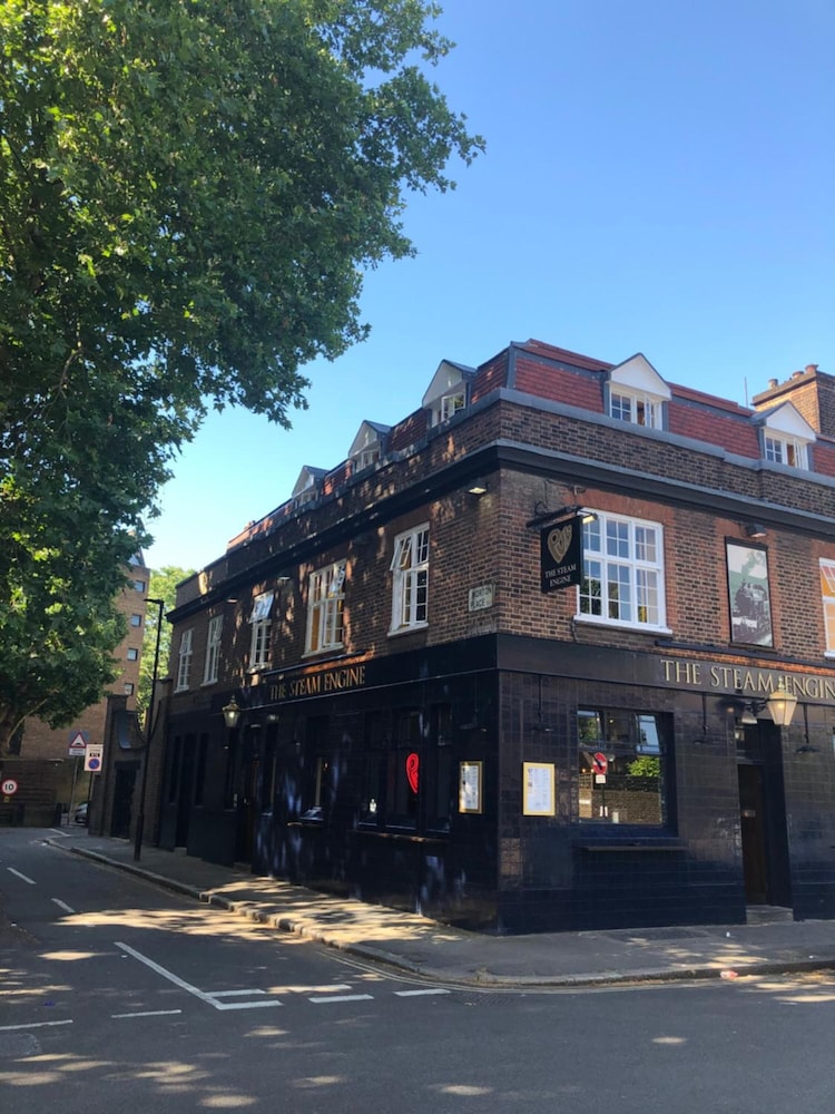 PubLove @ The Steam Engine - Hostel