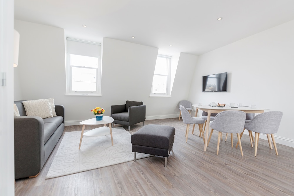 Soho Apartments by BaseToGo