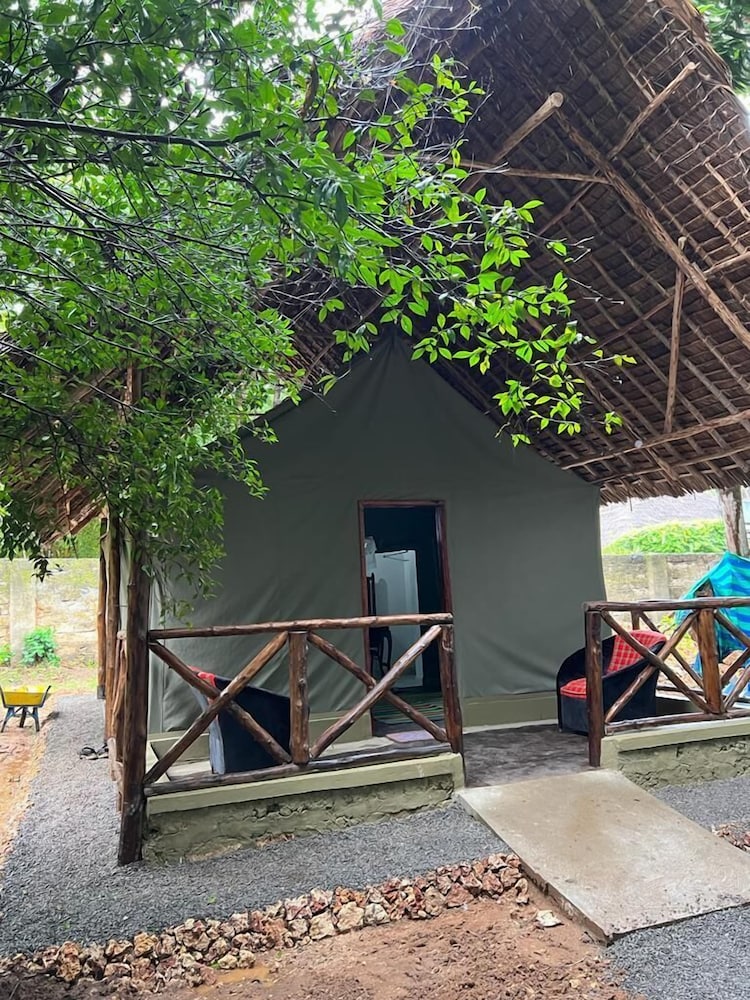 MJ one bedroom Luxury Tents by the creek view 3