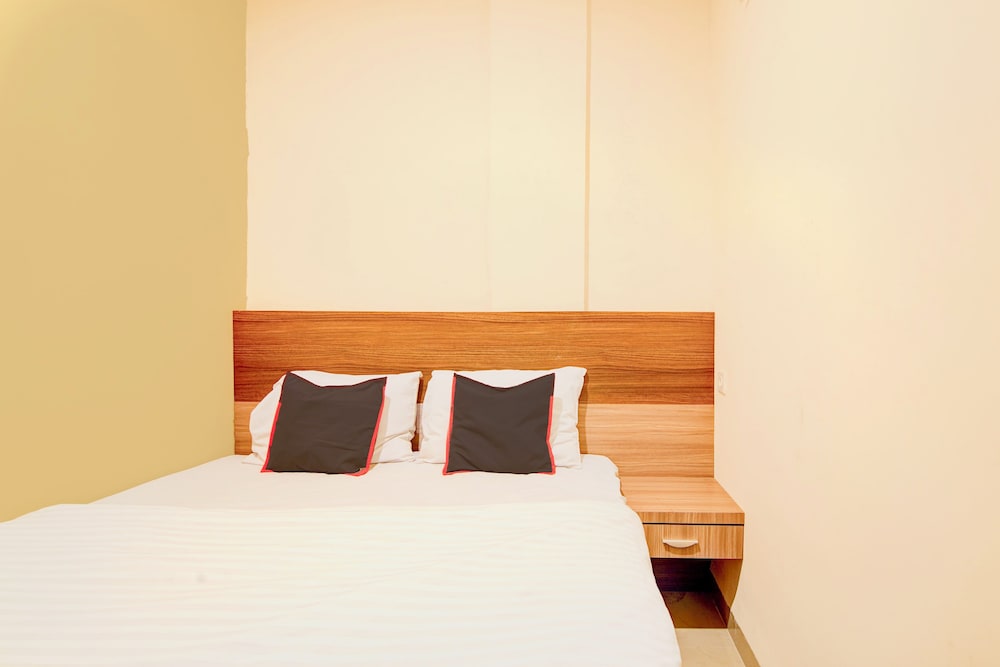 Capital O Pusat Kota Pekanbaru Near Mall Living World Formerly Radja Homestay