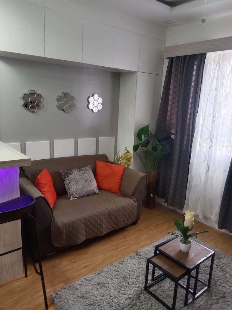 1 Br condo T2-8H view 3