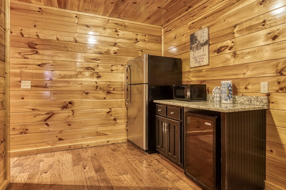 Grand View Lodge Panoramic Views Hot Tubs Game Room Theater Sleeps 56 Guests