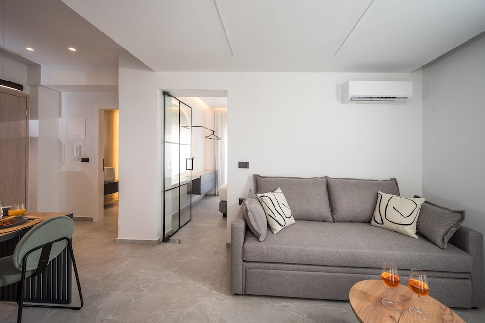 Senaon Urban Living Euphoria With Jacuzzi