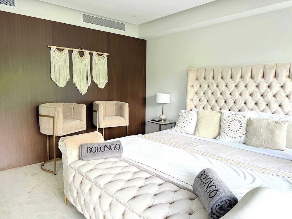 Bolongo: Your Exclusive Oceanfront Escape