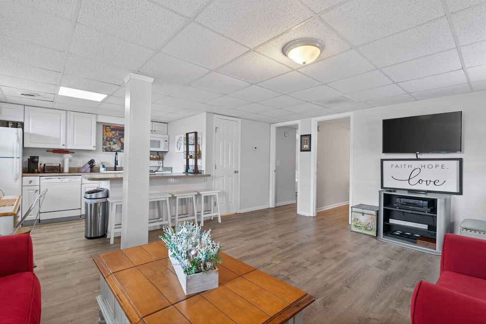 Coastal Retreat Steps From Private Beach 2 Bedroom Apts