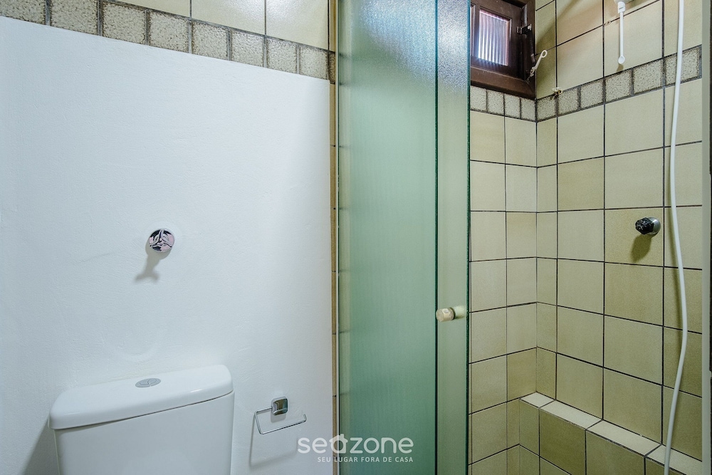 3-bedroom House 800m From the Beach Tab0140
