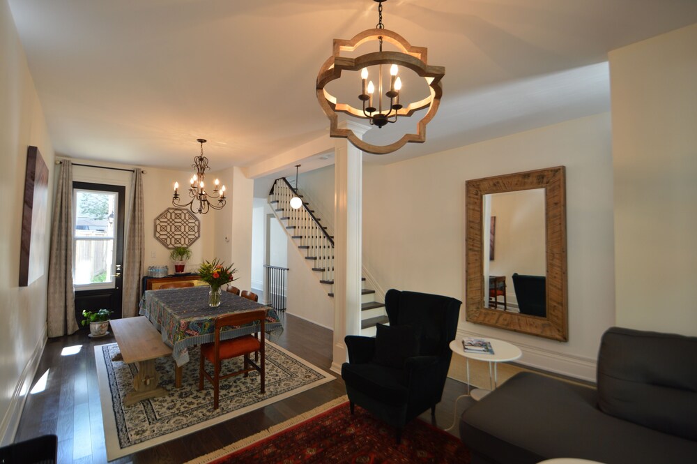 Beautiful 4BR Downtown House, Sleeps 10