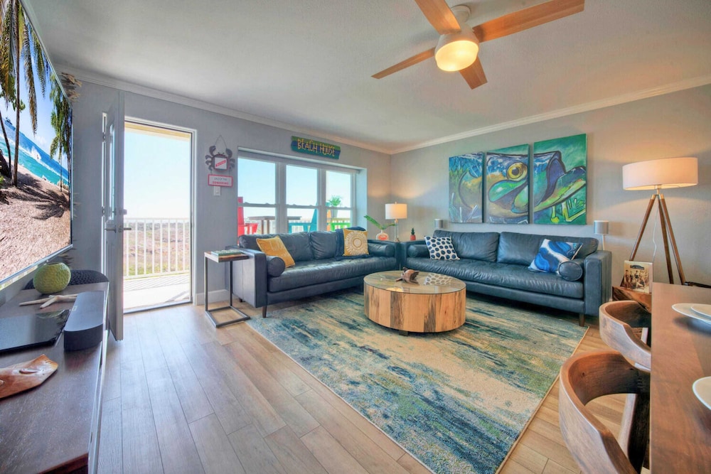 Sleeps 16 2 Beachfront Condos, Pool+pickleball+tennis Island Retreat Complex