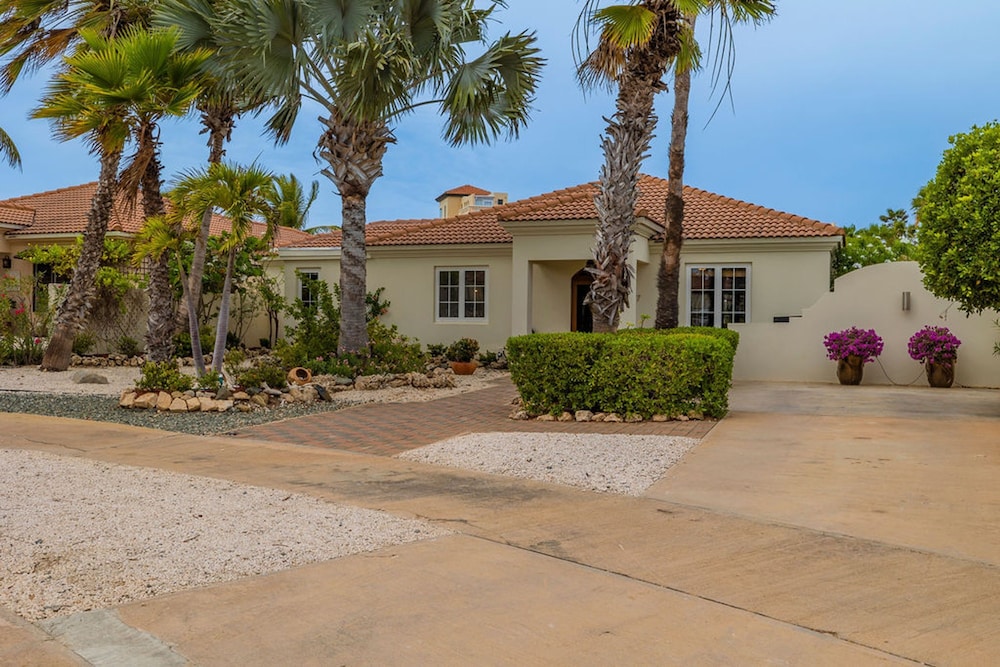 Elegant Golf Villa Private Pool Near the Beach
