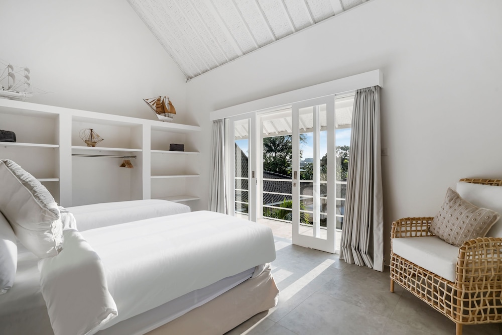 A Casa Di Renucci by Alfred in Bali - Brand New Stunning 5BR Villa Near Seminyak Beach