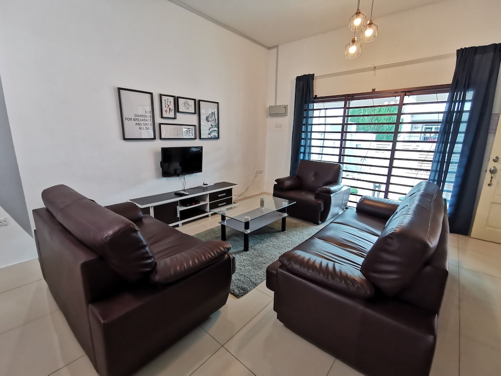 The Woodz Homestay - 2 Storey House photo 4
