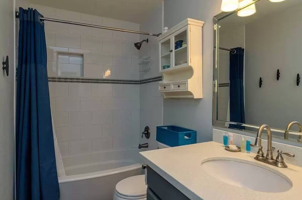 Bayside Paradise 4BR Home w Patio Games Room