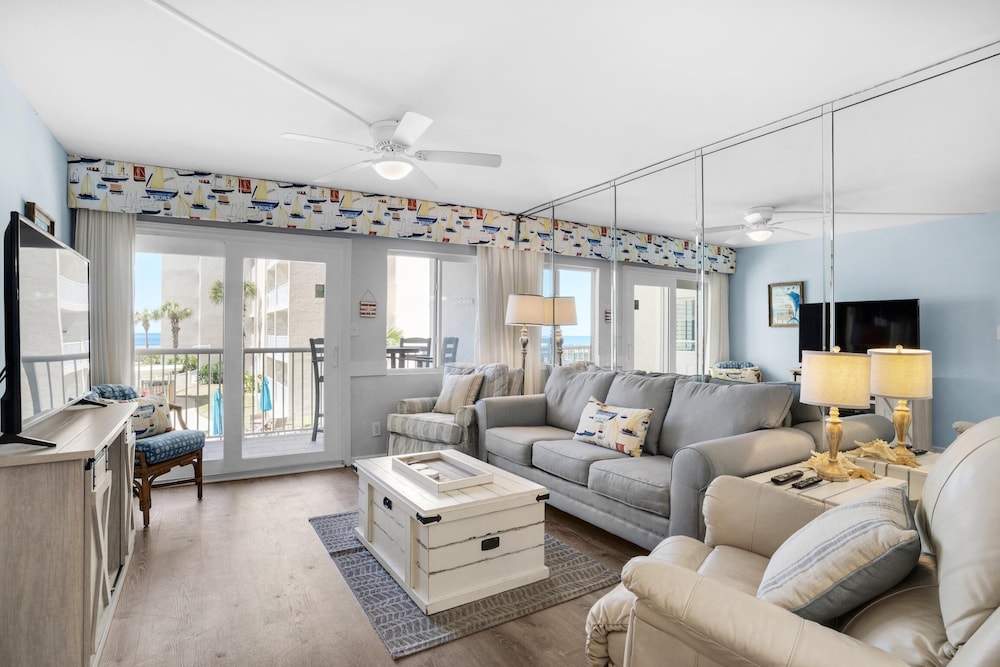 Holiday Surf and Racquet Club 212 view 5