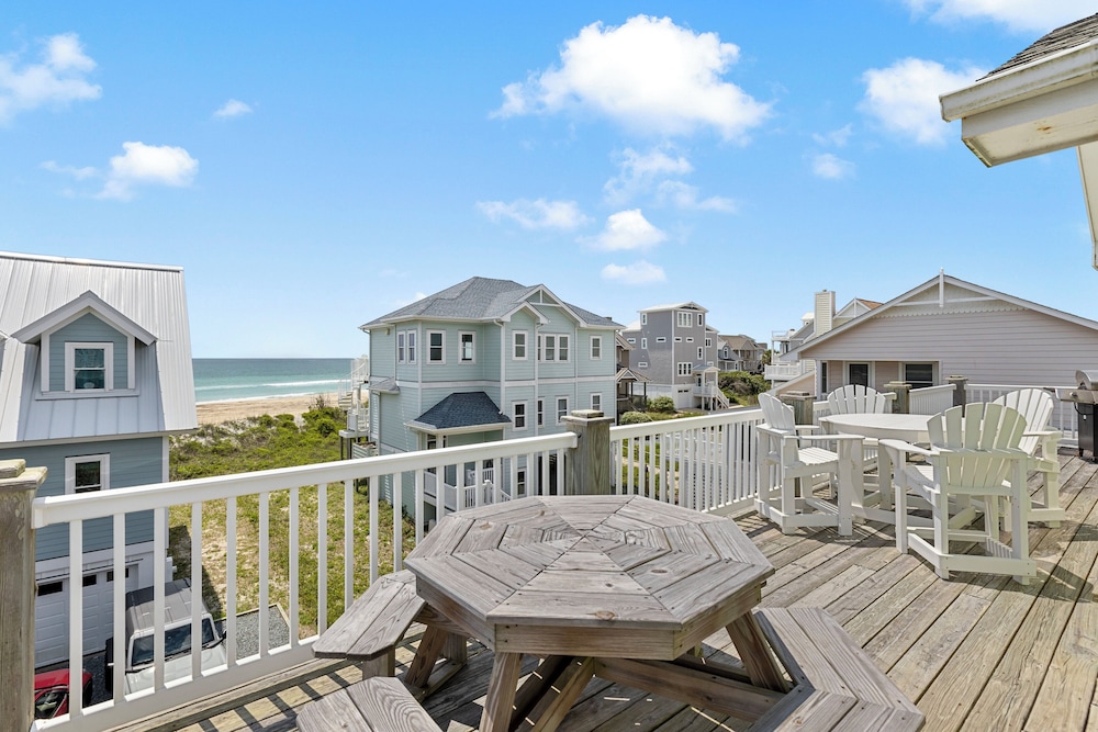 Sea La Vie (North Topsail) by Topsail Realty