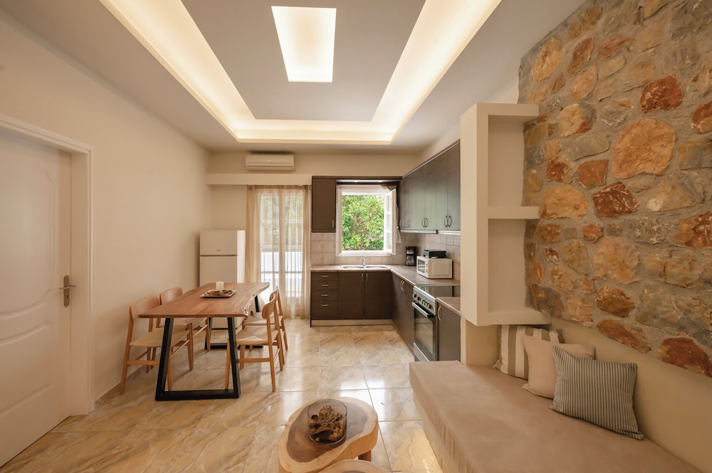 Loukas & Emma Eco Houses