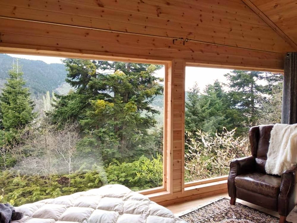 Kedra Village Getaway - Scenic Mountain Views