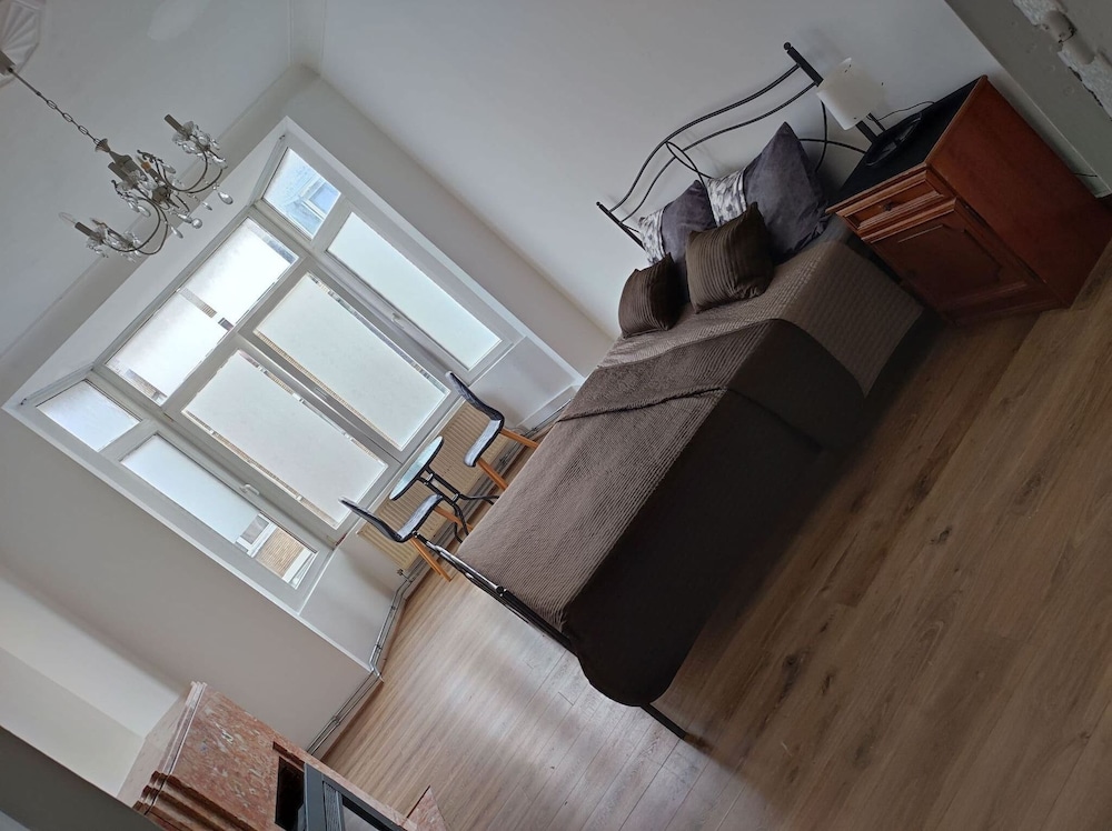 Room in B&B - Spacious Room With Beautiful View of the Koekelberg Basilica