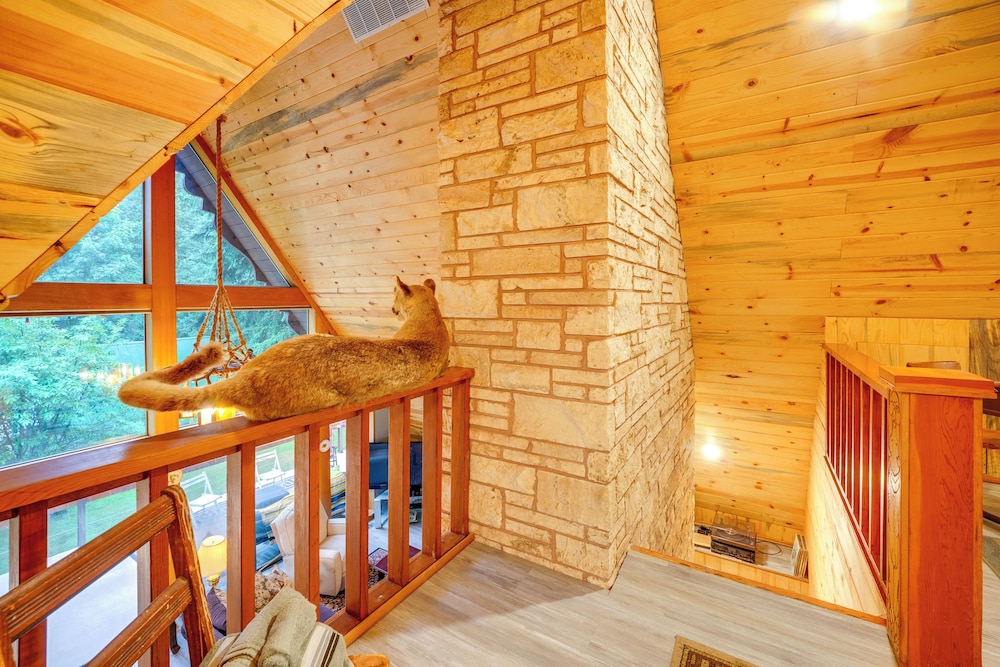 Explore Mt St Helens: A-frame Chalet w/ Deck!