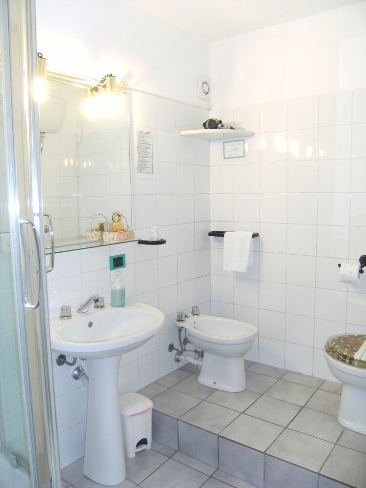 Photo 33