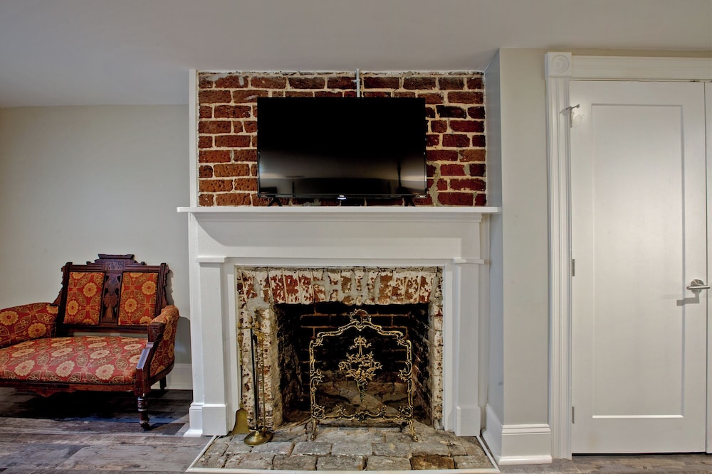 Restored Historic Home 5 BR 4.5 Bath