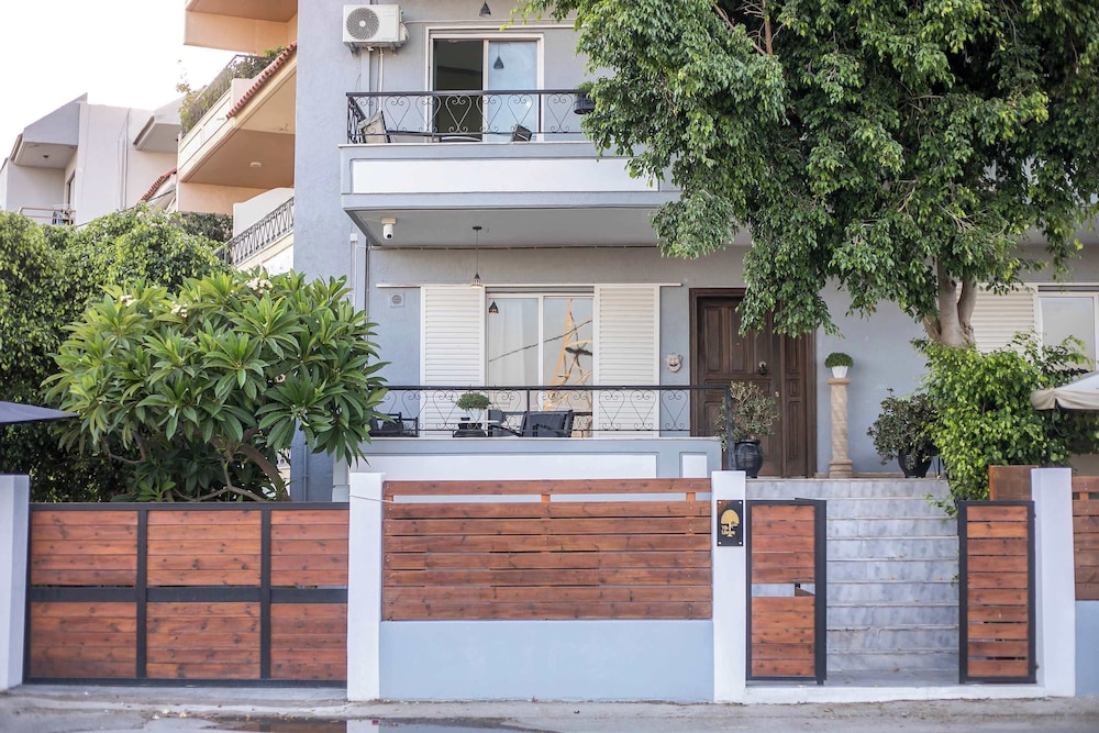 Villa Lilienne - Tranquil Escape With Private Garden Balcony