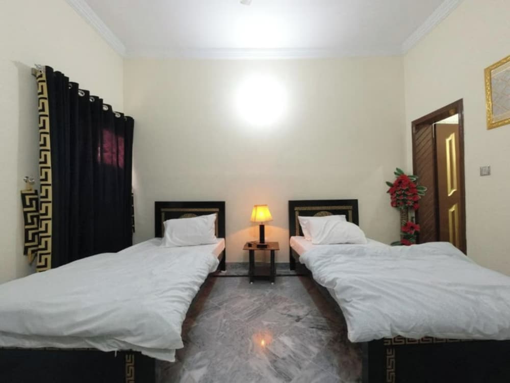 Room-room Cozy Guest Room in Rawalpindi