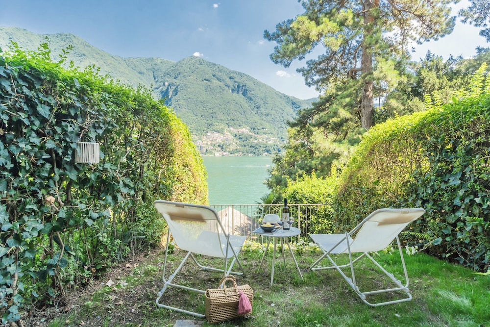 OC Lake Love by Rent all Como