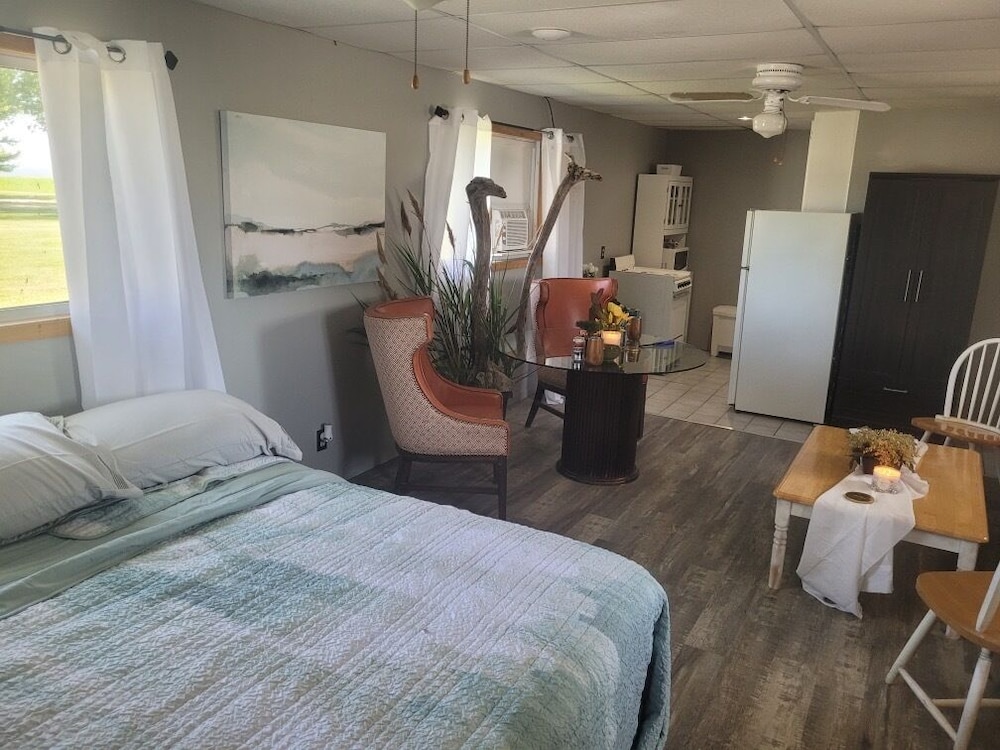 Lakeside Village Park Motel