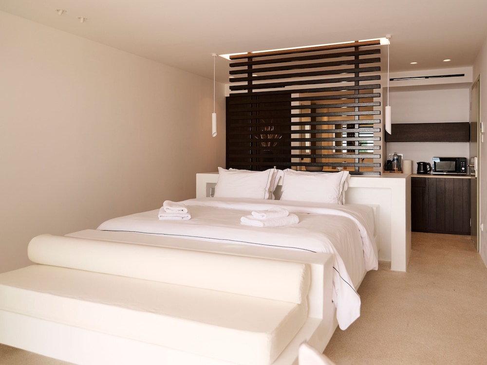 Kounoupas Complex by Mykonos Rocks
