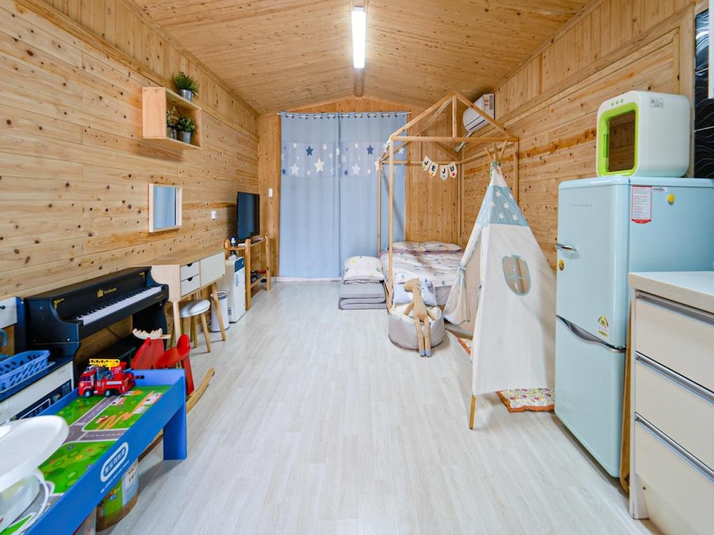 Jeju Haebaragi Pension
