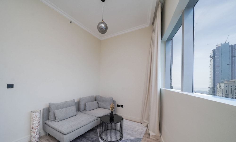 Chic Marina View Living in a Two Bedroom — hotel room
