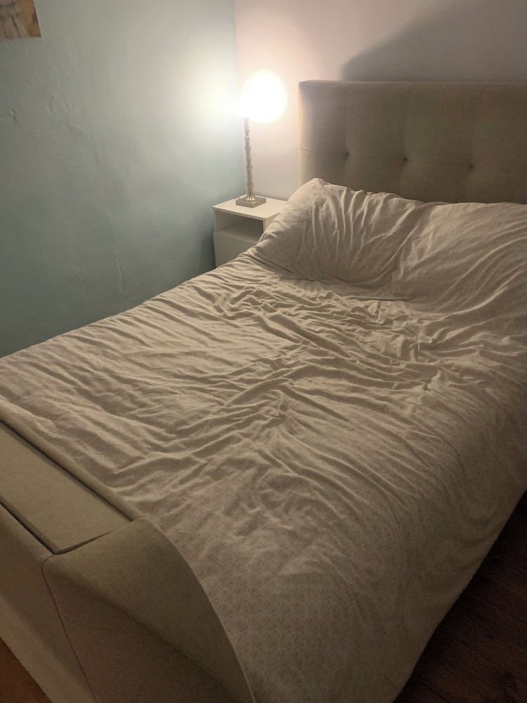 Edinburgh City Escape - Large 1 Bedroom Apartment view 3