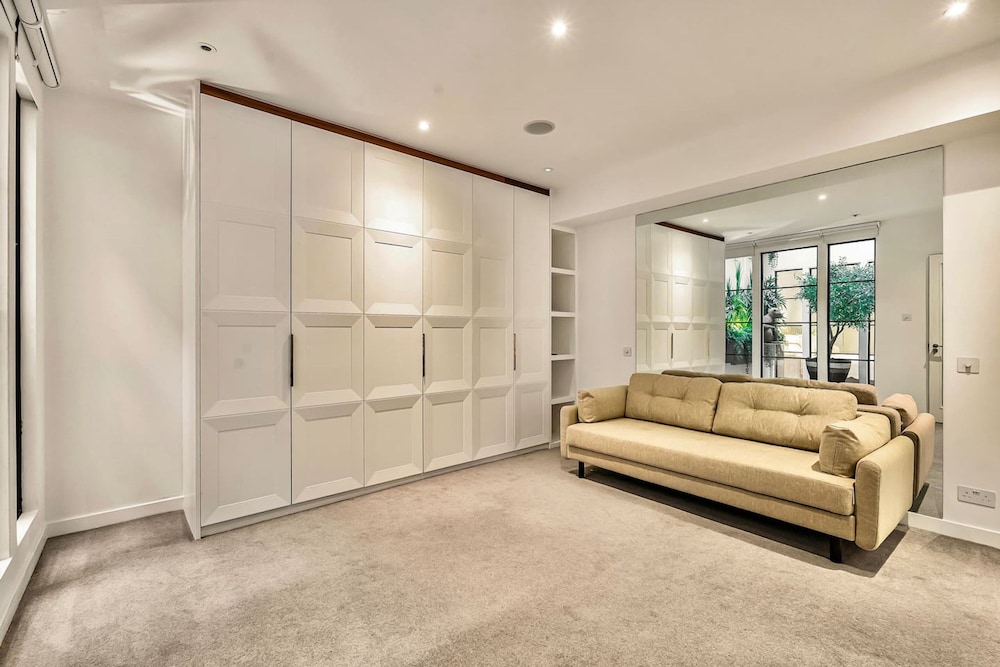 London Mews Home w Glass Atrium Terrace