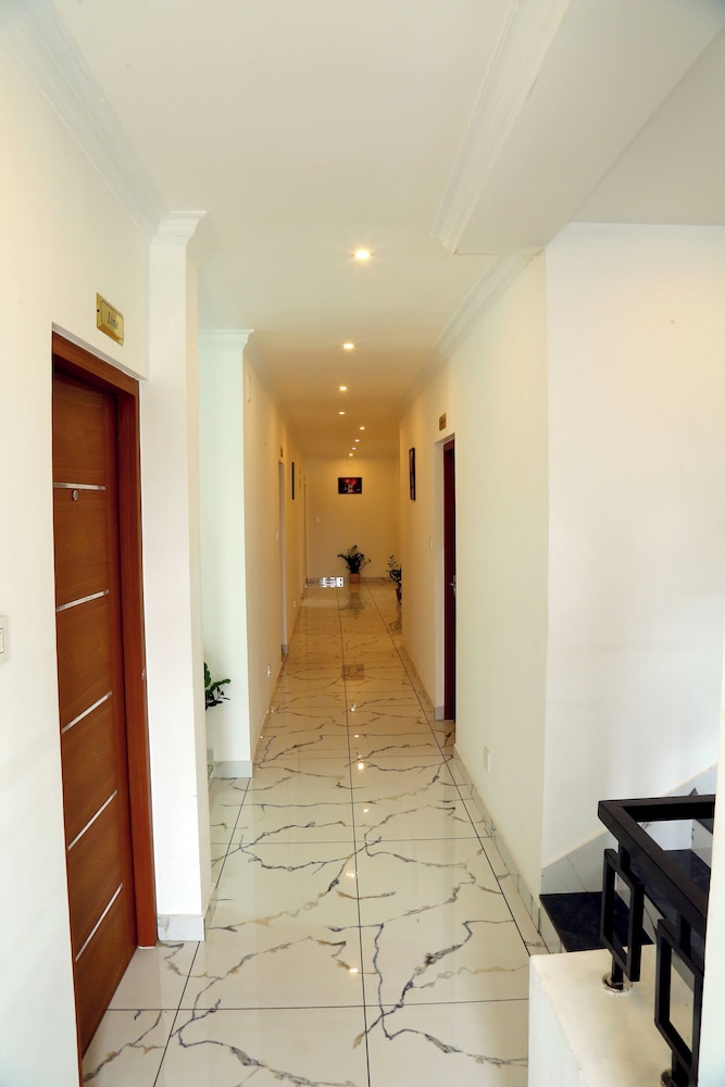 Cloud9 Airport Hotel