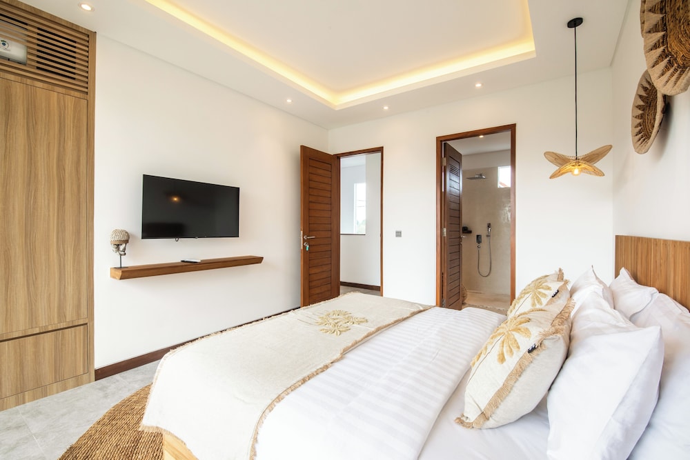 Coastal Comfort: Cozy 4BR Villa, 5 Min Walk to Finns Beach