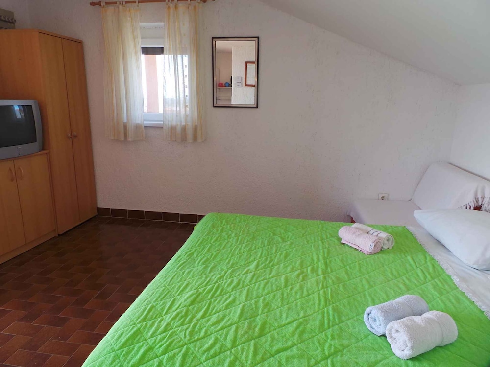 Apartments in Kornic/insel Krk 14471