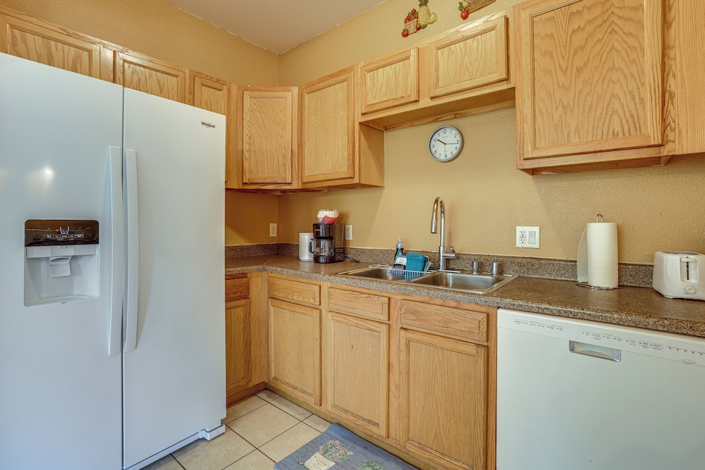 11 Mi to Dtwn Houston: Pet-friendly Home w/ Yard!