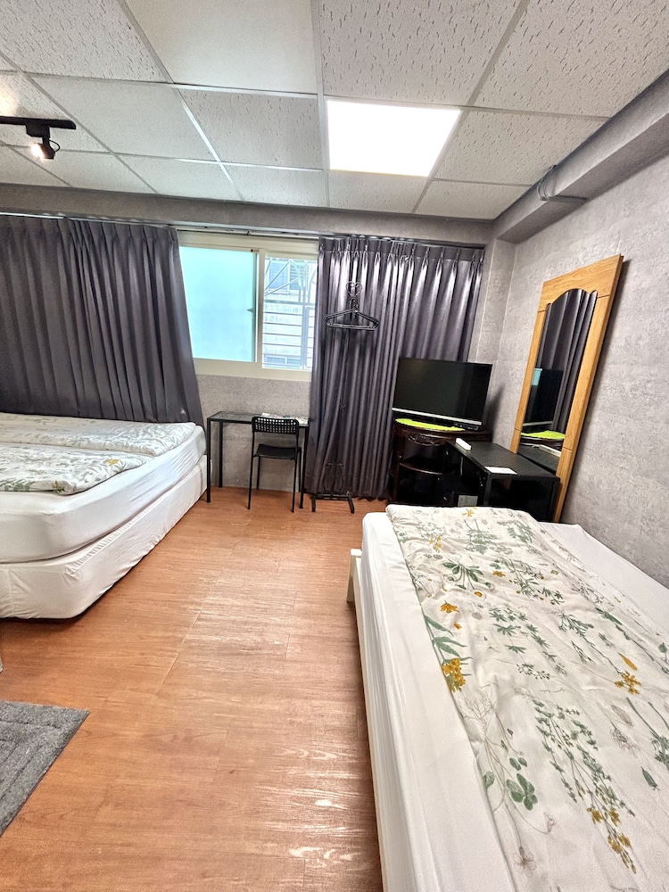 Ximen Triple Tiger Hostel