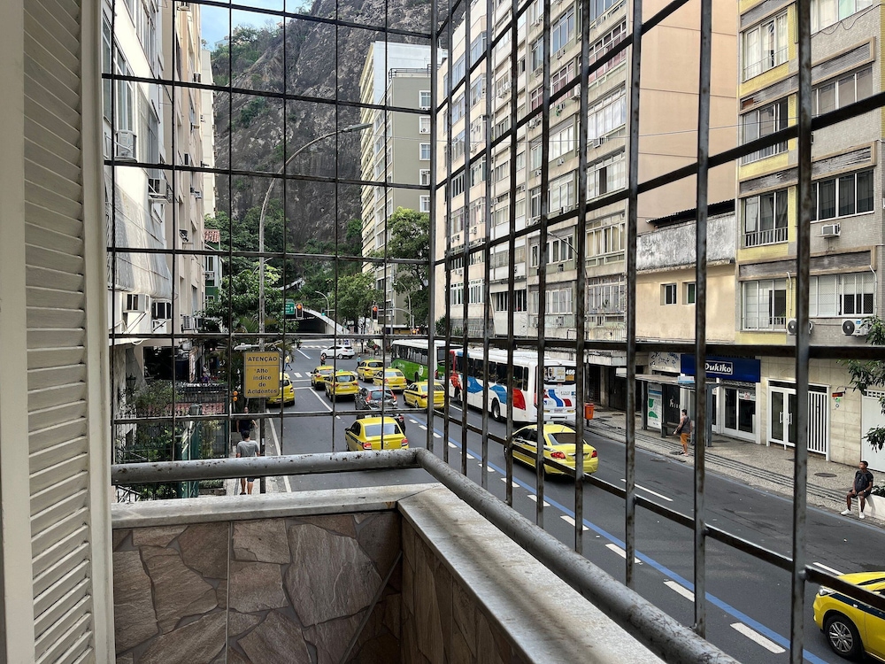 Spacious apartment on Copacabana beach