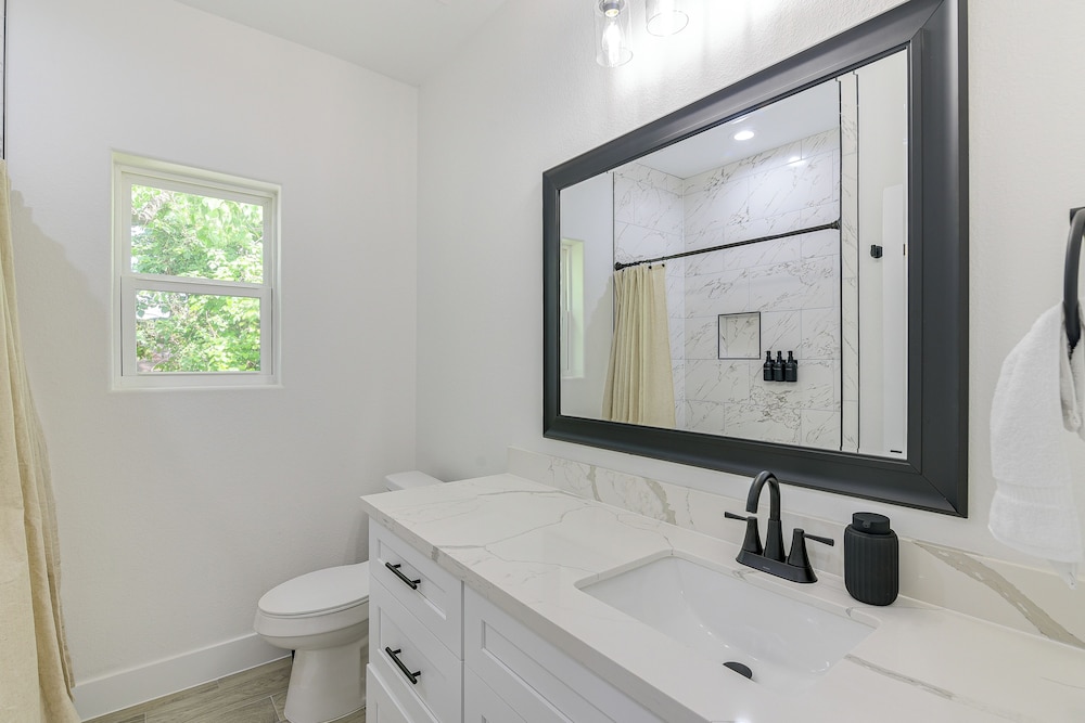 6 Mi to Dtwn Houston: Family-friendly Home w/ Yard