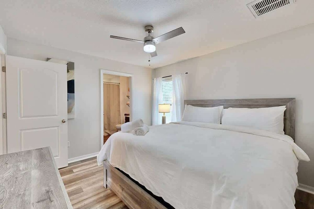 Brooksville Retreat! 3 Bed, 2 Bath!