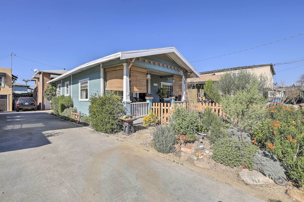 Charming Craftsman Bungalow With Garden & Hot Tub! view 4