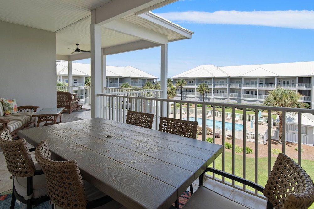 Pavilion Palms 203c
