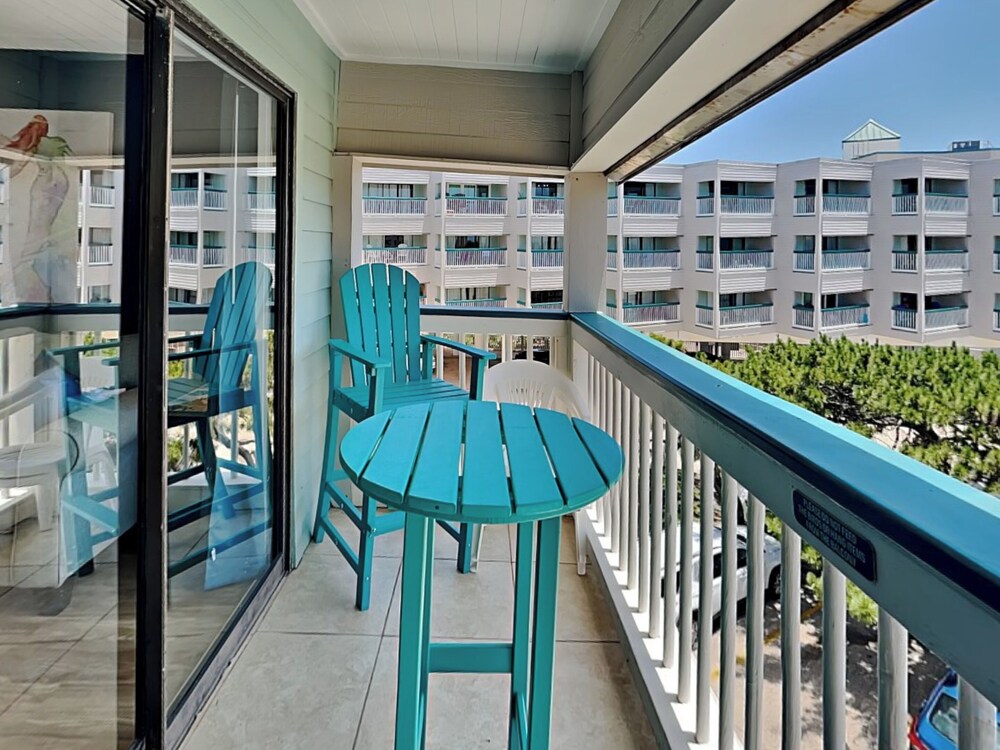 Daybreak at the Beach by Ryson Vacation Rentals