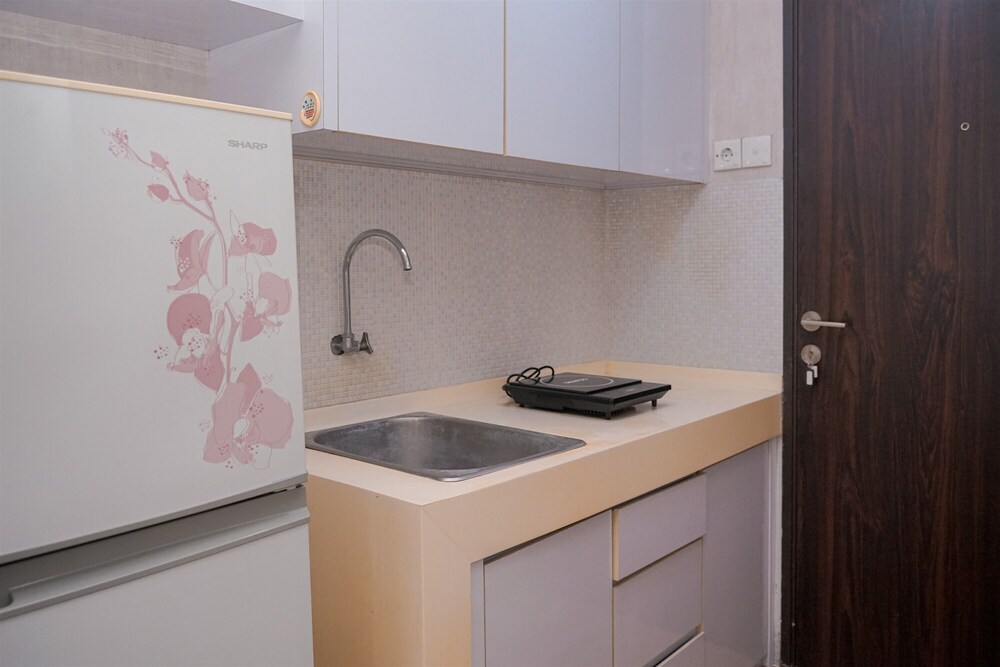 Pleasureable Studio Room At Serpong Greenview Apartment
